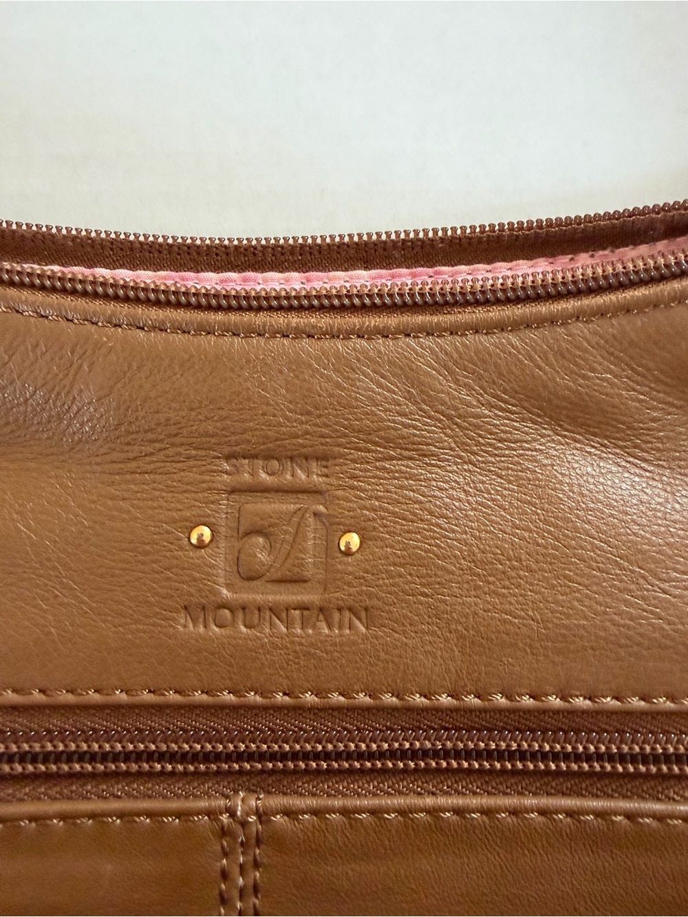 Stone Mountain Accessories Tan Brown Leather Shoulder Bag with Gold Hardware - Picture 3 of 5